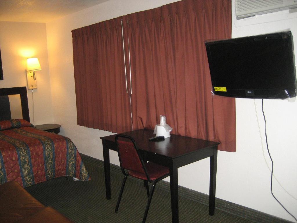 Starlite Motel Bellflower Room photo